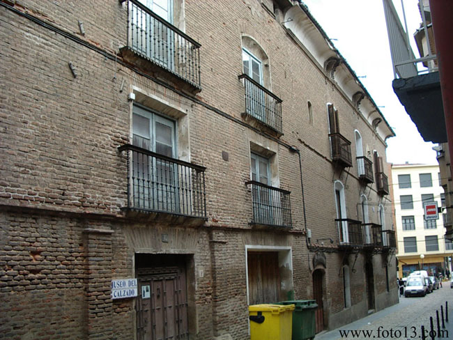 bobadilla_2003_01